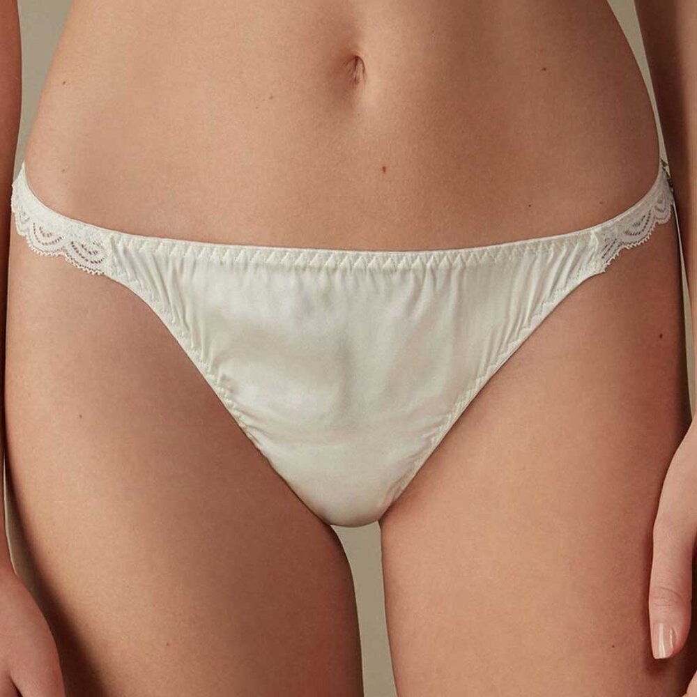 Intimissimi Silk and Lace String in Ivory